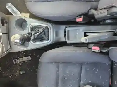 Veículo de Sucata mazda 2 (dy) 1.2 do ano 2003 alimentado fuja