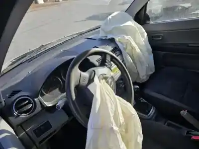 Veículo de Sucata mazda 2 (dy) 1.2 do ano 2003 alimentado fuja