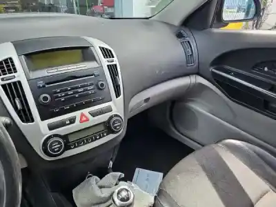 Veicolo di demolizione kia ceed sw (ed) 1.6 crdi 90 dell'anno 2007 alimentato d4fb