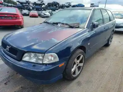 Veículo de Sucata volvo v40 combi (vw) 1.9 td gasóleo 1997 5p do ano 1998 alimentado d 4192 t
