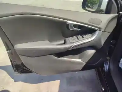 Здавання транспортного засобу volvo v40 hatchback (525) d2 року 2025 потужний d 4204 t13|d 4204 t8