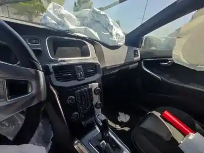 Здавання транспортного засобу volvo v40 hatchback (525) d2 року 2025 потужний d 4204 t13|d 4204 t8