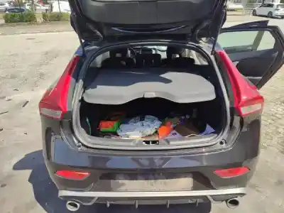 Здавання транспортного засобу volvo v40 hatchback (525) d2 року 2025 потужний d 4204 t13|d 4204 t8