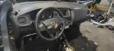 Здавання транспортного засобу volvo v40 hatchback (525) d2 року 2023 потужний 