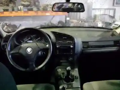 Veicolo di demolizione bmw 3 (e36) 318 i dell'anno 1995 alimentato m42 b18 (184s1)