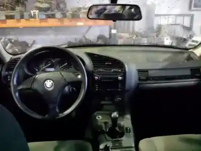 Veicolo di demolizione bmw 3 (e36) 318 i dell'anno 1995 alimentato m42 b18 (184s1)