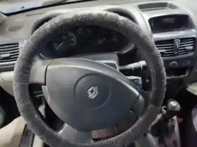 Здавання транспортного засобу renault clio ii (bb0/1/2_, cb0/1/2_) gasolina 1998 5p року 2001 потужний 