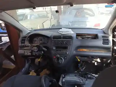 Veicolo di demolizione honda civic vii hatchback (eu, ep, ev) 1.4 is (ep1 eu5 eu7) dell'anno 2002 alimentato d14z6 Veicolo di demolizione honda civic vii hatchback (eu, ep, ev) 1.4 is (ep1 eu5 eu7) dell'anno 2002 alimentato d14z6