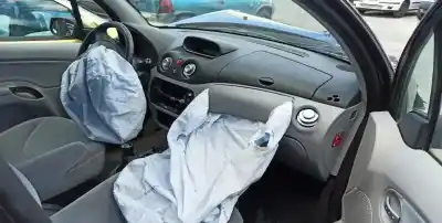 Veículo de Sucata citroen c3 i (fc_, fn_) 1.1 i do ano 2002 alimentado 