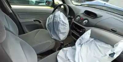 Veículo de Sucata citroen c3 i (fc_, fn_) 1.1 i do ano 2002 alimentado 