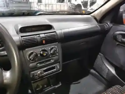 Veicolo di demolizione opel corsa b (s93) 1.5 td (f08. f68. m68) dell'anno 1997 alimentato  Veicolo di demolizione opel corsa b (s93) 1.5 td (f08. f68. m68) dell'anno 1997 alimentato