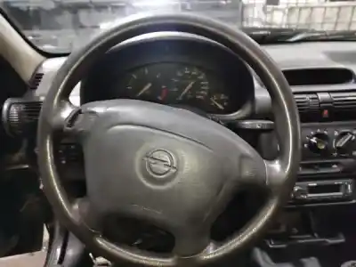 Veicolo di demolizione opel corsa b (s93) 1.5 td (f08. f68. m68) dell'anno 1997 alimentato  Veicolo di demolizione opel corsa b (s93) 1.5 td (f08. f68. m68) dell'anno 1997 alimentato