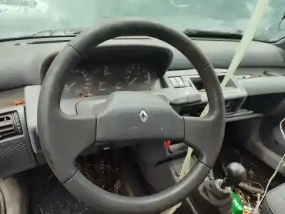 Veicolo di demolizione renault clio i (b/c57_, 5/357_) 1.2 (b/c/s57a b/c57s 5/357f 5/357j 5/357l 5/357r) dell'anno 1993 alimentato  Veicolo di demolizione renault clio i (b/c57_, 5/357_) 1.2 (b/c/s57a b/c57s 5/357f 5/357j 5/357l 5/357r) dell'anno 1993 alimentato