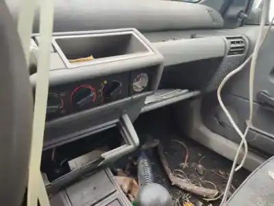 Veicolo di demolizione renault clio i (b/c57_, 5/357_) 1.2 (b/c/s57a b/c57s 5/357f 5/357j 5/357l 5/357r) dell'anno 1993 alimentato  Veicolo di demolizione renault clio i (b/c57_, 5/357_) 1.2 (b/c/s57a b/c57s 5/357f 5/357j 5/357l 5/357r) dell'anno 1993 alimentato