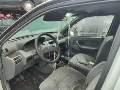 Veicolo di demolizione renault clio i (b/c57_, 5/357_) 1.2 (b/c/s57a b/c57s 5/357f 5/357j 5/357l 5/357r) dell'anno 1993 alimentato  Veicolo di demolizione renault clio i (b/c57_, 5/357_) 1.2 (b/c/s57a b/c57s 5/357f 5/357j 5/357l 5/357r) dell'anno 1993 alimentato