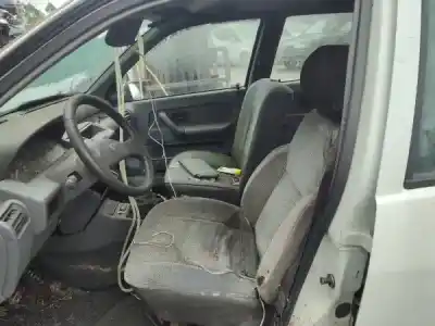 Veicolo di demolizione renault clio i (b/c57_, 5/357_) 1.2 (b/c/s57a b/c57s 5/357f 5/357j 5/357l 5/357r) dell'anno 1993 alimentato  Veicolo di demolizione renault clio i (b/c57_, 5/357_) 1.2 (b/c/s57a b/c57s 5/357f 5/357j 5/357l 5/357r) dell'anno 1993 alimentato