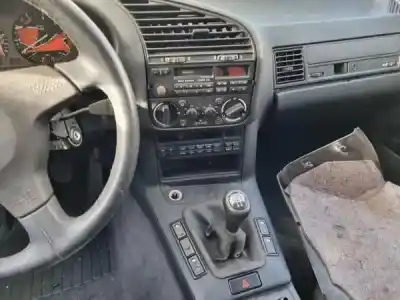 Scrapping Vehicle bmw 3 (e36) 325 i of the year 1998 powered m50 b25 (256s2)