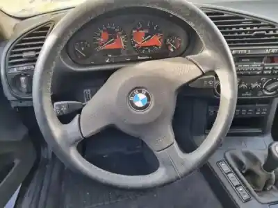 Scrapping Vehicle bmw 3 (e36) 325 i of the year 1998 powered m50 b25 (256s2)