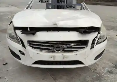 Veículo de Sucata volvo v60 i (155) d3 / d4 do ano 2011 alimentado 