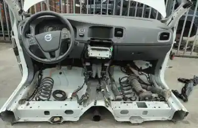 Veículo de Sucata volvo v60 i (155) d3 / d4 do ano 2011 alimentado 