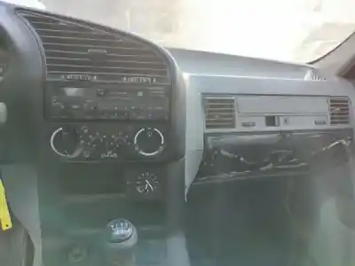 Veicolo di demolizione bmw 3 (e36) 318 i dell'anno 1993 alimentato m40 b18 (184e1)