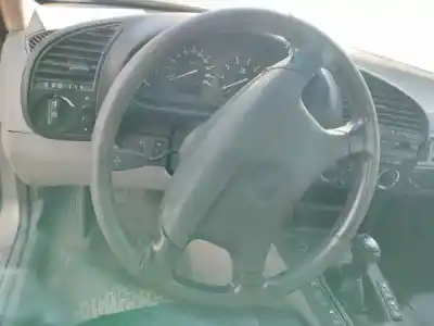 Veicolo di demolizione bmw 3 (e36) 318 i dell'anno 1993 alimentato m40 b18 (184e1)