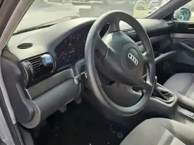 Здавання транспортного засобу audi a4 b5 avant (8d5) 1.6 року 1998 потужний 0