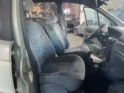 Veículo de Sucata renault megane scenic (ja0/1_) 1.6 e (ja0f) do ano 2001 alimentado 