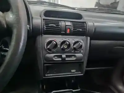 Veicolo di demolizione opel corsa b (s93) 1.0 i 12v (f08. f68. m68) dell'anno 1997 alimentato x 10 xe Veicolo di demolizione opel corsa b (s93) 1.0 i 12v (f08. f68. m68) dell'anno 1997 alimentato x 10 xe