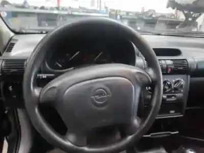 Veicolo di demolizione opel corsa b (s93) 1.0 i 12v (f08. f68. m68) dell'anno 1997 alimentato x 10 xe Veicolo di demolizione opel corsa b (s93) 1.0 i 12v (f08. f68. m68) dell'anno 1997 alimentato x 10 xe