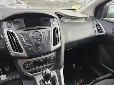 Veicolo di demolizione ford focus iii 1.6 tdci dell'anno 2014 alimentato 