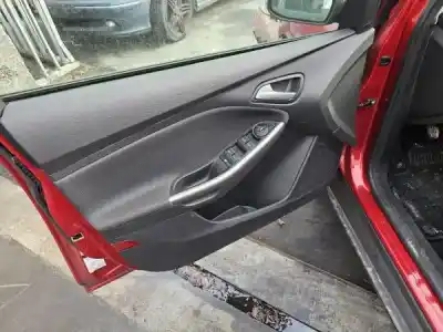 Veicolo di demolizione ford focus iii 1.6 tdci dell'anno 2014 alimentato 