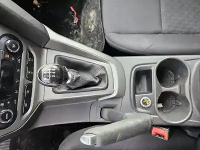 Veicolo di demolizione ford focus iii 1.6 tdci dell'anno 2014 alimentato 