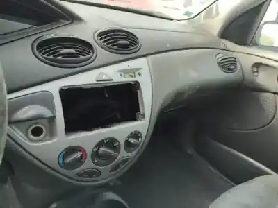 Здавання транспортного засобу ford focus i (daw, dbw) 124 l/470 gasóleo 2001 5p року 2001 потужний 
