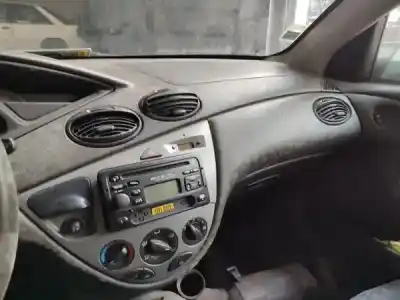 Veicolo di demolizione ford focus i (daw, dbw) 1.8 turbo di / tddi dell'anno 2001 alimentato  Veicolo di demolizione ford focus i (daw, dbw) 1.8 turbo di / tddi dell'anno 2001 alimentato