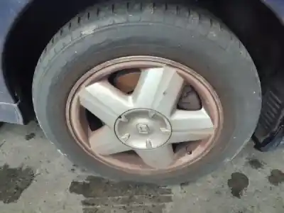 Véhicule à la ferraille renault megane scenic (ja0/1_) 1.4 i (ja0e) de l'année 2003 alimenté 