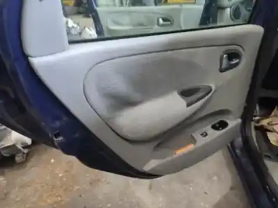 Véhicule à la ferraille renault megane scenic (ja0/1_) 1.4 i (ja0e) de l'année 2003 alimenté 