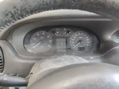 Véhicule à la ferraille renault megane scenic (ja0/1_) 1.4 i (ja0e) de l'année 2003 alimenté 