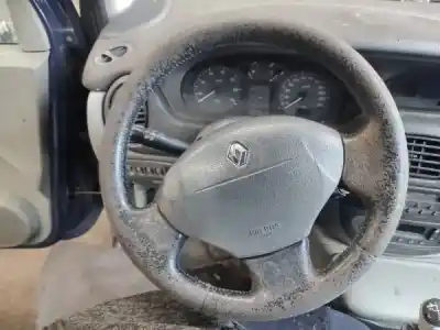 Véhicule à la ferraille renault megane scenic (ja0/1_) 1.4 i (ja0e) de l'année 2003 alimenté 