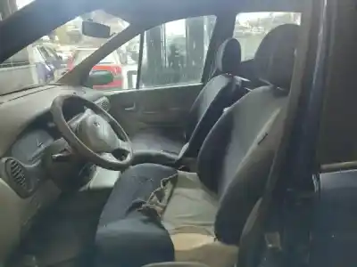 Véhicule à la ferraille renault megane scenic (ja0/1_) 1.4 i (ja0e) de l'année 2003 alimenté 