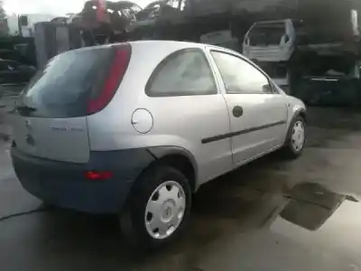 Veicolo di demolizione opel corsa c 1.7 16v cdti dell'anno 2001 alimentato 