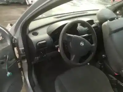 Veicolo di demolizione opel corsa c 1.7 16v cdti dell'anno 2001 alimentato 