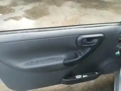 Veicolo di demolizione opel corsa c 1.7 16v cdti dell'anno 2001 alimentato 