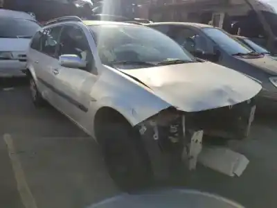 Véhicule à la ferraille renault megane ii break (km0/1_) 1.5 dci (km02. km13) gasóleo 2004 5p de l'année 2009 alimenté k9k 732