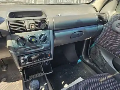 Veicolo di demolizione opel corsa b (s93) 1.4 i 16v (f08 f68 m68) dell'anno 1995 alimentato x 14 xe Veicolo di demolizione opel corsa b (s93) 1.4 i 16v (f08 f68 m68) dell'anno 1995 alimentato x 14 xe