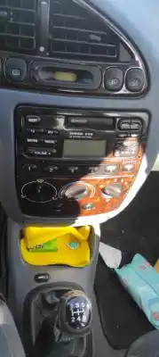 Veículo de Sucata ford fiesta iv (ja_, jb_) 1.25 i 16v gasolina 1998 5p do ano 1999 alimentado 
