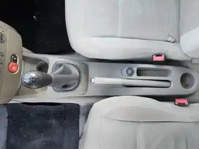 Здавання транспортного засобу renault clio iii (br0/1, cr0/1) 1.2 16v (br02 br0j br11 cr02 cr0j cr11) року 2006 потужний d4f 764