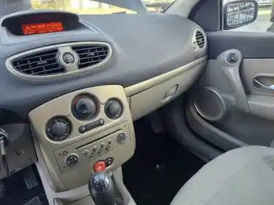 Здавання транспортного засобу renault clio iii (br0/1, cr0/1) 1.2 16v (br02 br0j br11 cr02 cr0j cr11) року 2006 потужний d4f 764