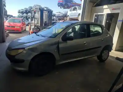Véhicule à la ferraille PEUGEOT 206 (2A/C)  de l'année 2003 alimenté HFX (TU1JP)