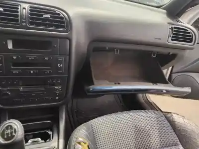 Véhicule à la ferraille peugeot 406 break (8e/f) 2.0 hdi 110 de l'année 2001 alimenté rhz (dw10ated)